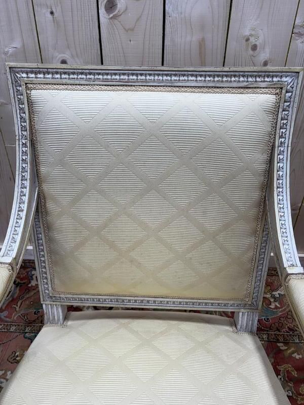photo for sale Paire De Fauteuils De Style Louis XVI En Bois Patiné