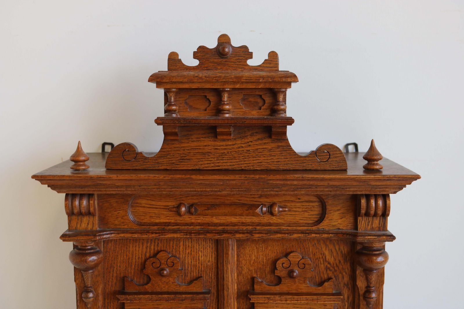 Antiek Duits 19e Eeuws Gründerzeit Wandkastje – Gesneden Eiken, Neoklassiek photo furniture