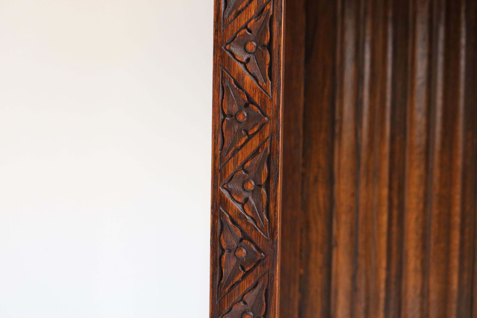 Meubels Antieke Gothic Revival Eiken Gesneden Droogbar / Drankenkast Met Kerkramen En Bogen photo