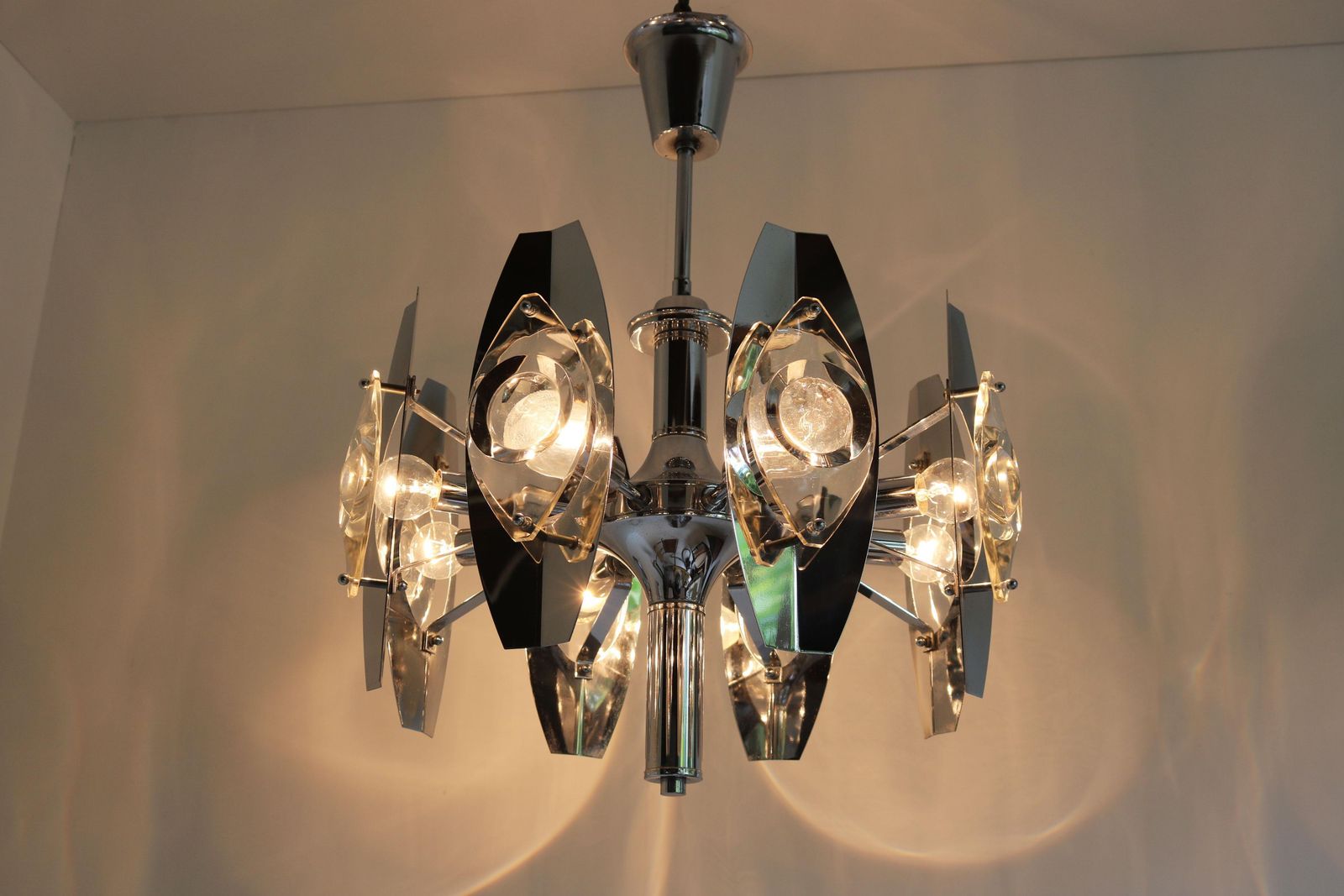photo furniture Italiaanse Design Hanglamp Uit 1960 Van Oscar Torlasco Voor Stilkronen Italy – Space Age