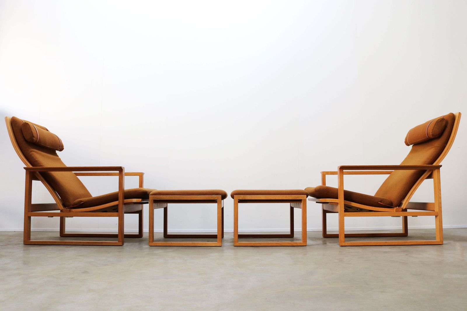 Zeldzaam Paar Model 2254 'Slaedestolen' Fauteuils Van Børge Mogensen Met Ottomans, Ca. Jaren 1950, Wol photo Meubels