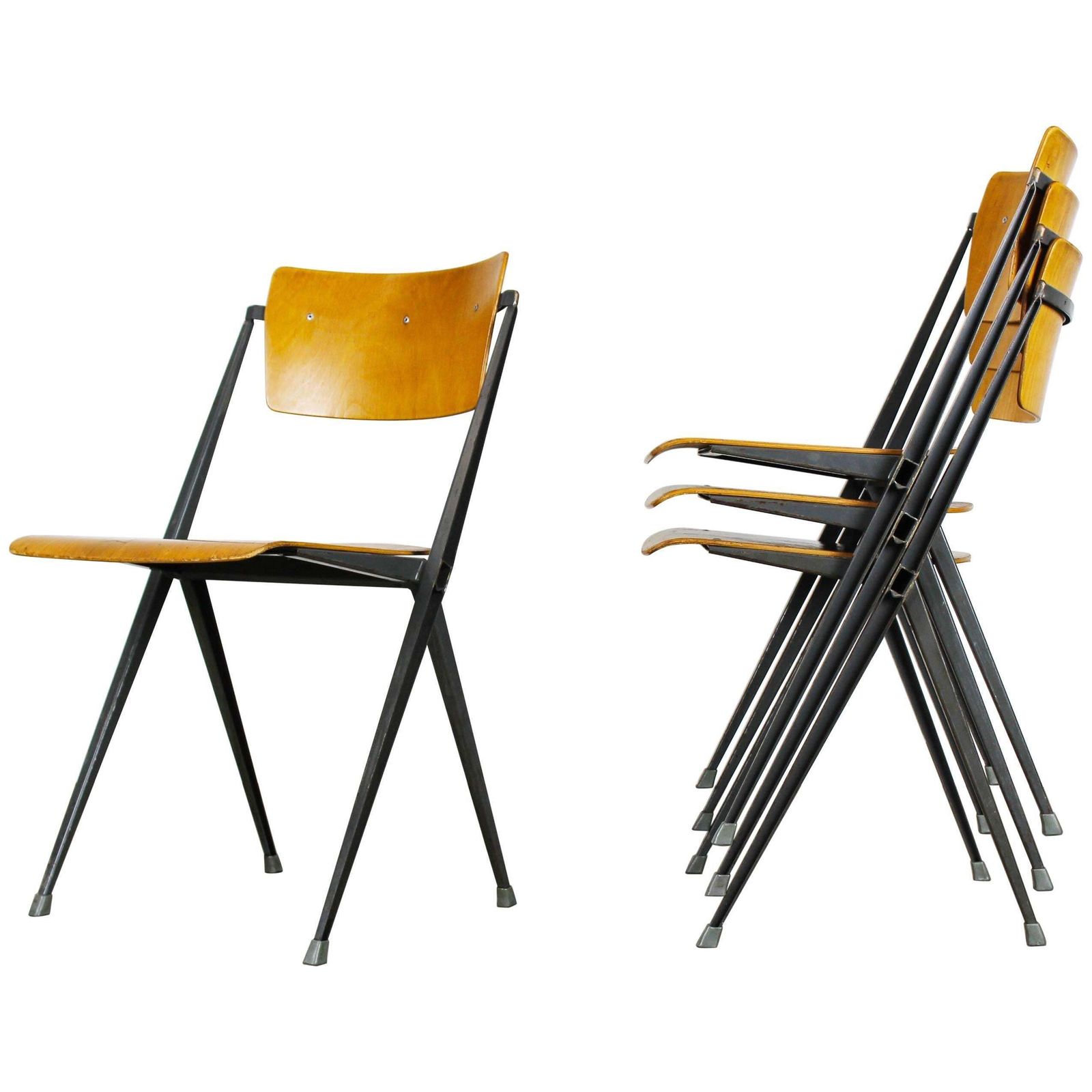 Set Van Vier Pyramid Stoelen, Ontworpen Door Wim Rietveld Voor Ahrend De Cirkel, 1963