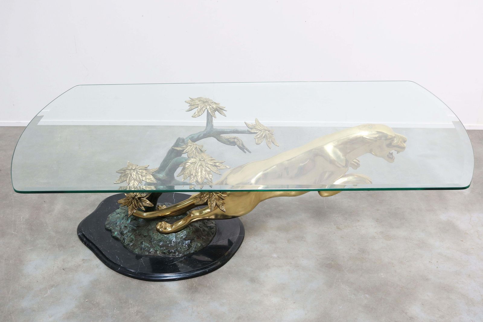photo vinterior Rare Hollywood Regency Coffee Table / Center Leaping Panther 1960 Maison Jansen