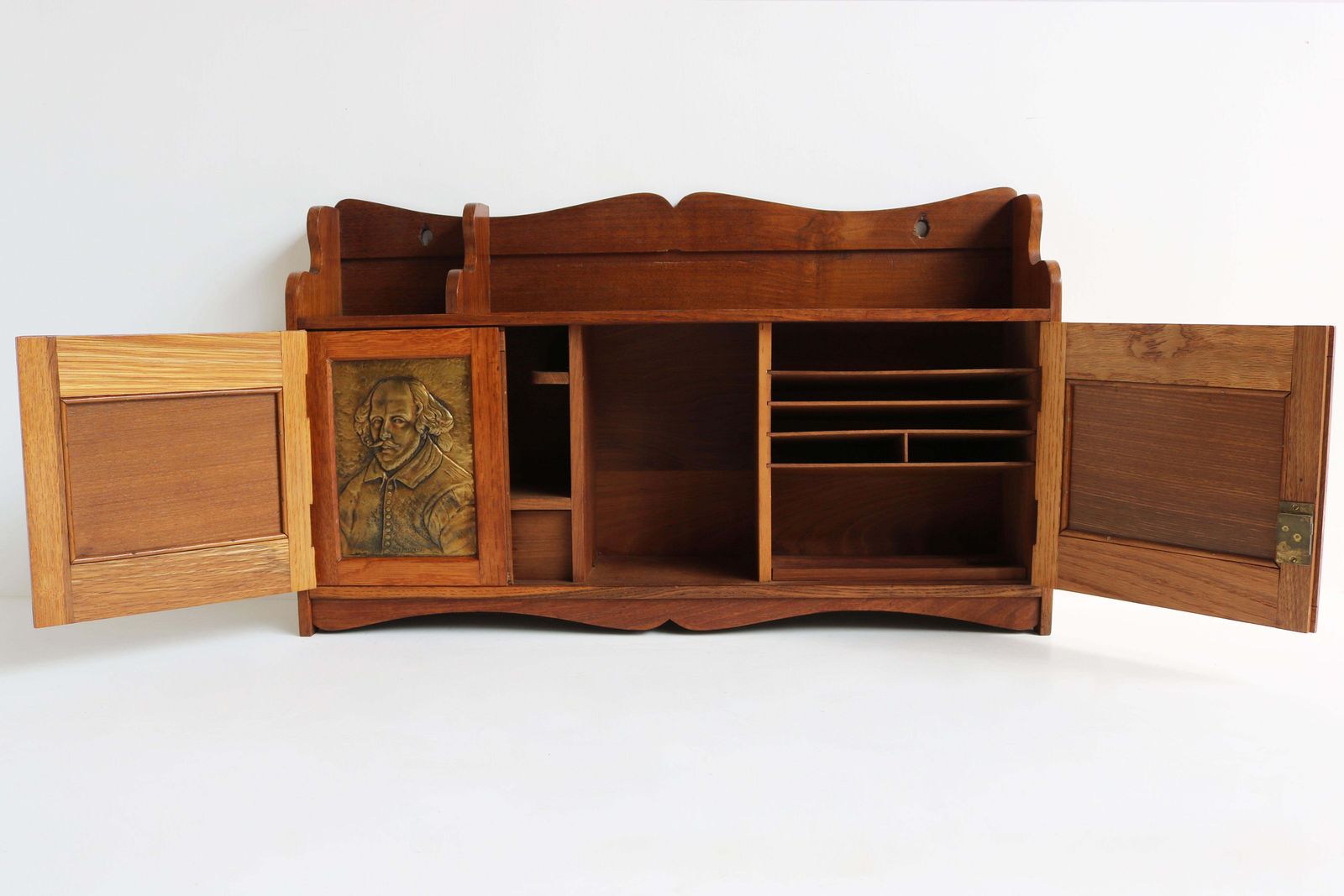 1104.0 English Arts And Crafts Wall Cabinet Brass Oak Shakespeare 1910 Tobacco / Pipe photo