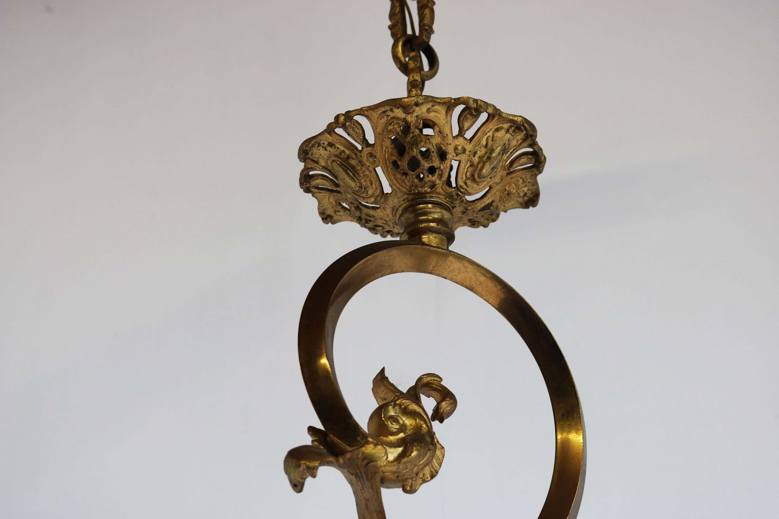 4686.0 Antieke Franse Vergulde Bronzen Kroonluchter In Louis XV / Rococo Stijl, 1880, Met Glazen Lampenkappen photo
