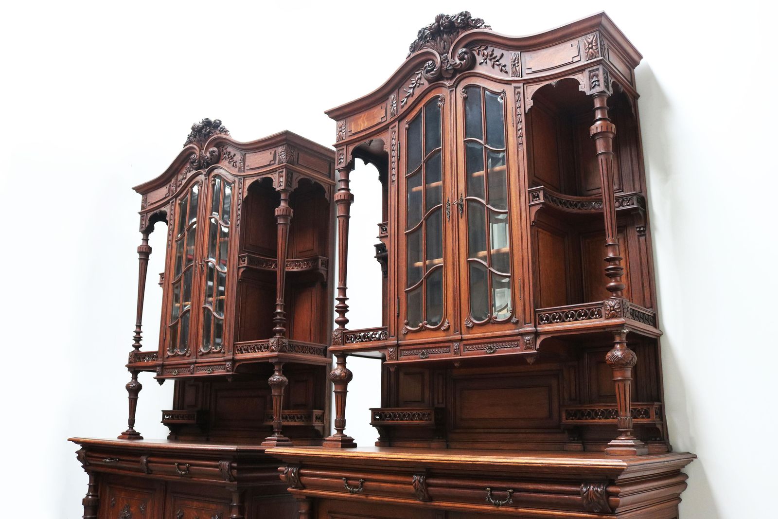 Stel Van Twee Grote Franse Antieke Renaissance Revival Buffetkasten In Eiken – 19e Eeuw photo 16197.0