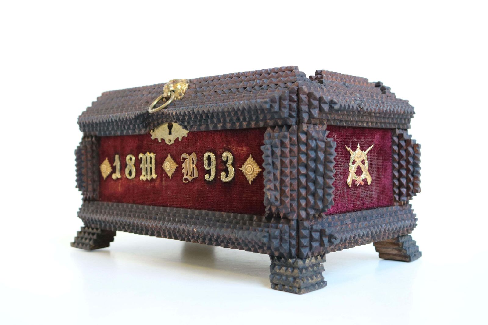 Antiek Tramp Art Kistje / Juwelenkistje, Gesneden Messing, 1893, Chip Carving, Oorlogsdecoratie photo Woonaccessoires