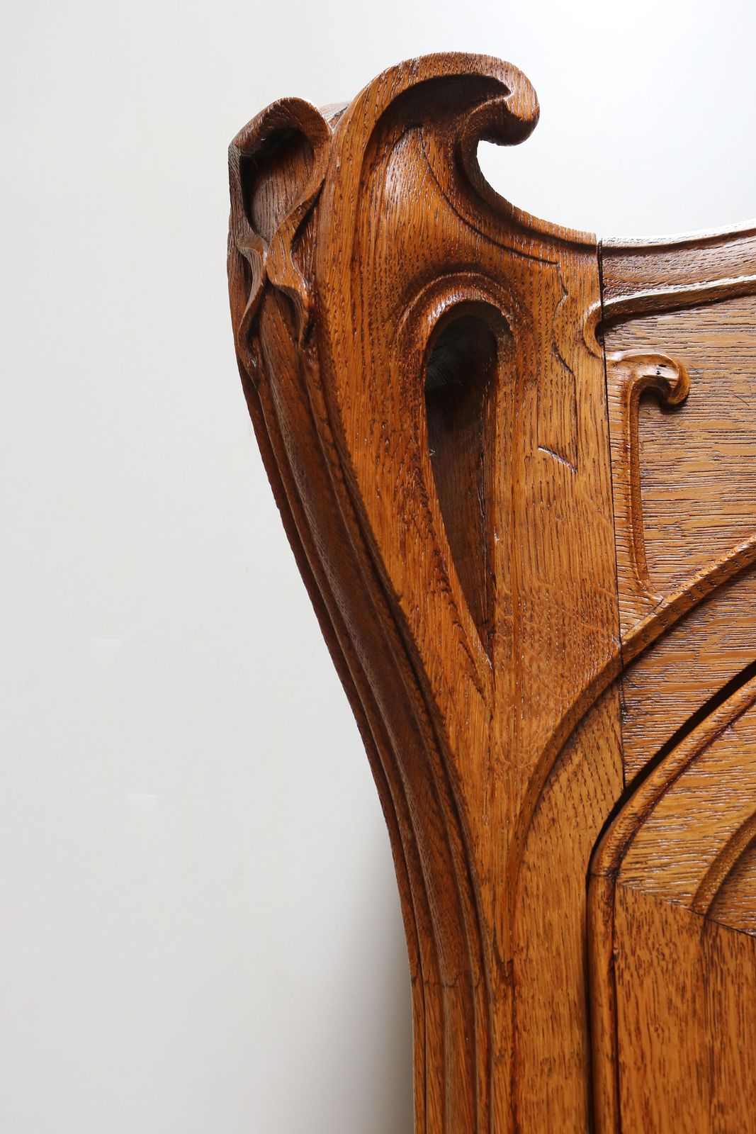 Meubels Antiek Frans Art Nouveau Kabinet Door Henri Sauvage, 1900 – Eiken Vitrinekast photo
