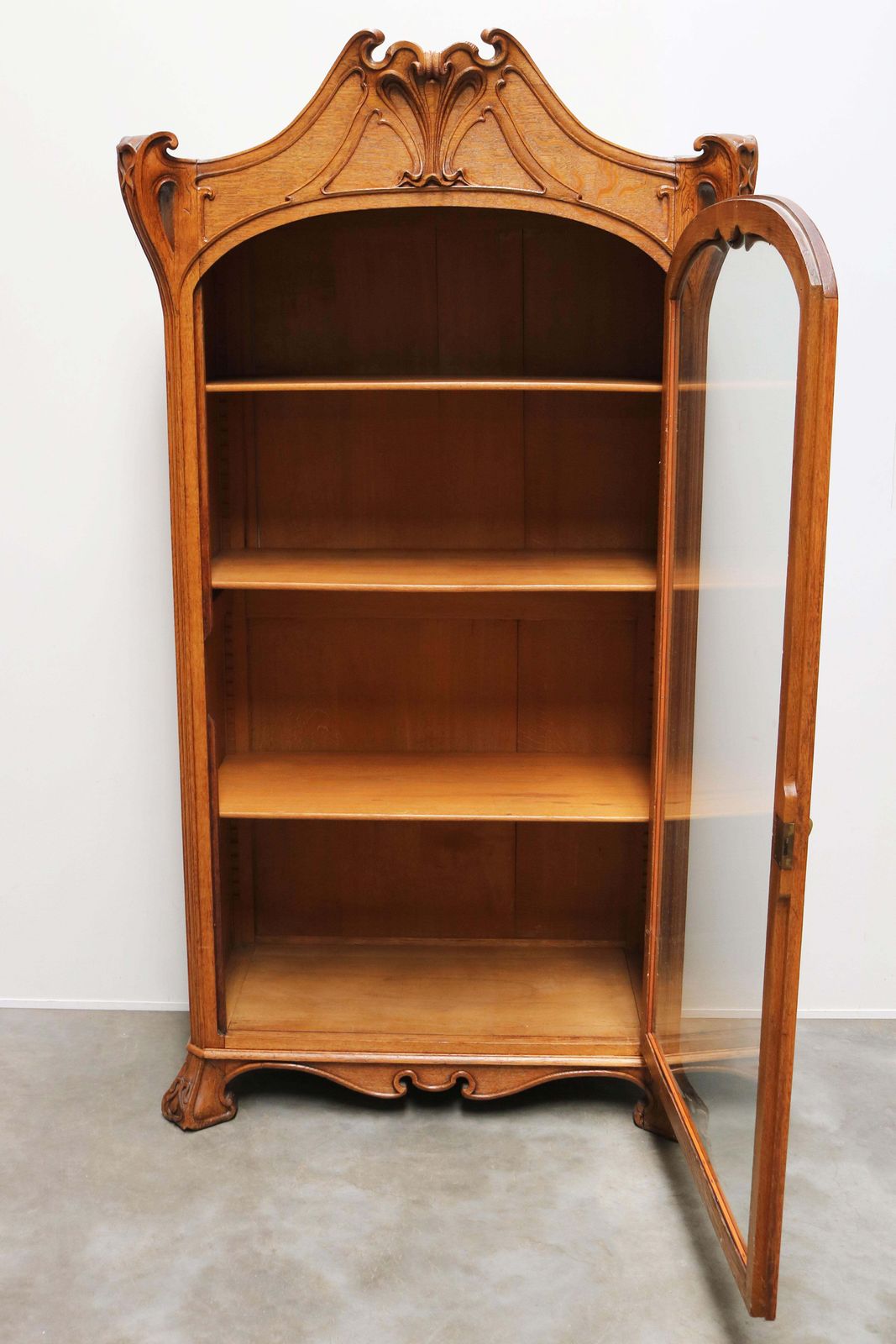 photo buy Antiek Frans Art Nouveau Kabinet Door Henri Sauvage, 1900 – Eiken Vitrinekast