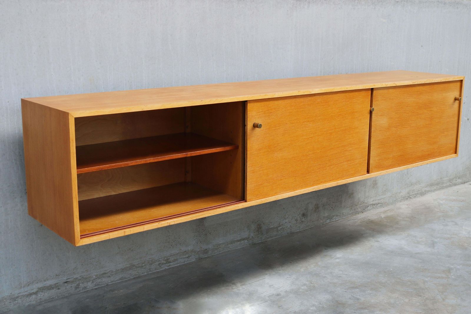 photo furniture Zwevend Dressoir 'Abstracta' Van Jos De Mey Voor Van Den Berghe Pauvers, Eiken, 1960