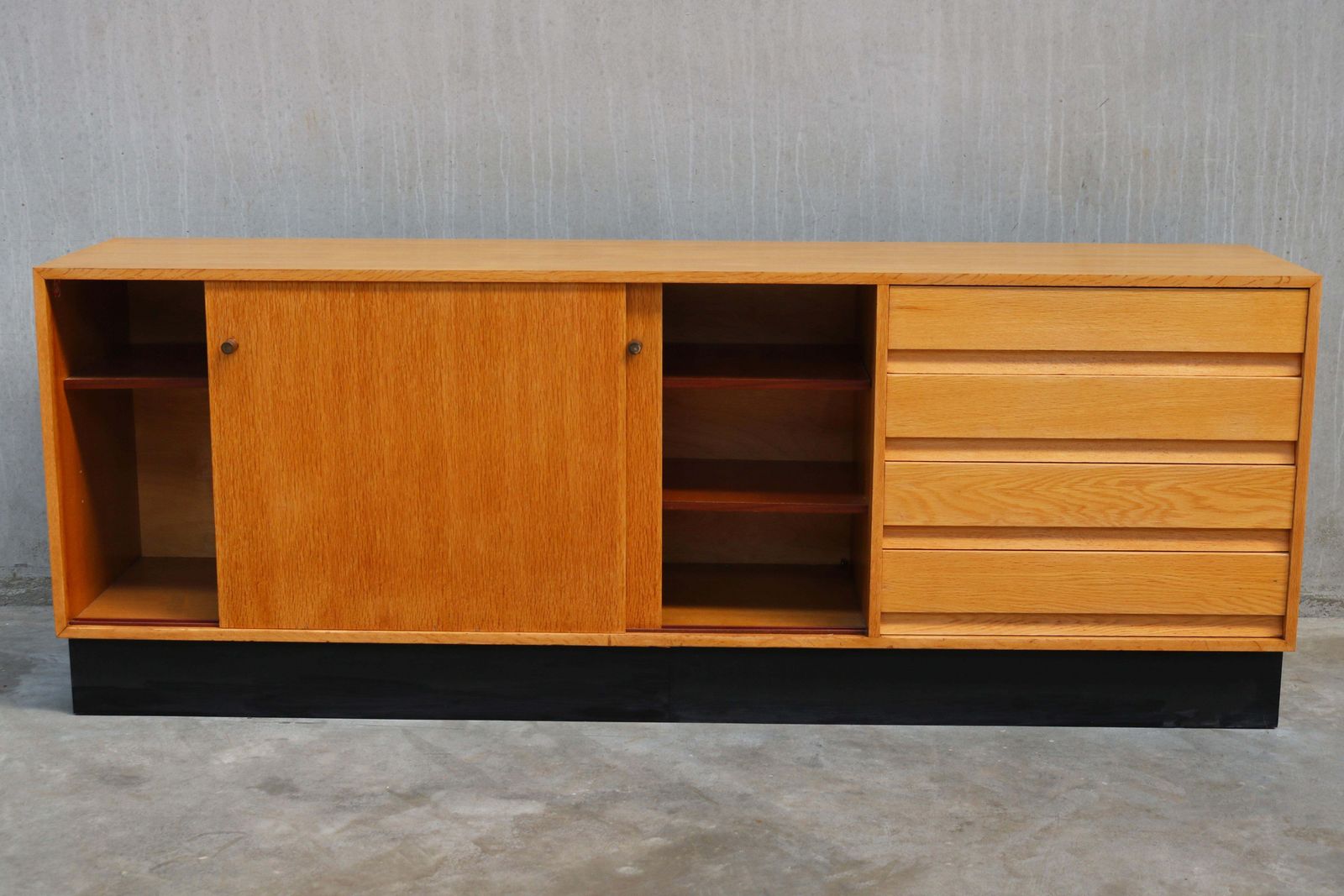 Design Dressoir Model: Abstracta Van Jos De Mey Voor Van Den Berghe Pauvers – Eiken photo vintage
