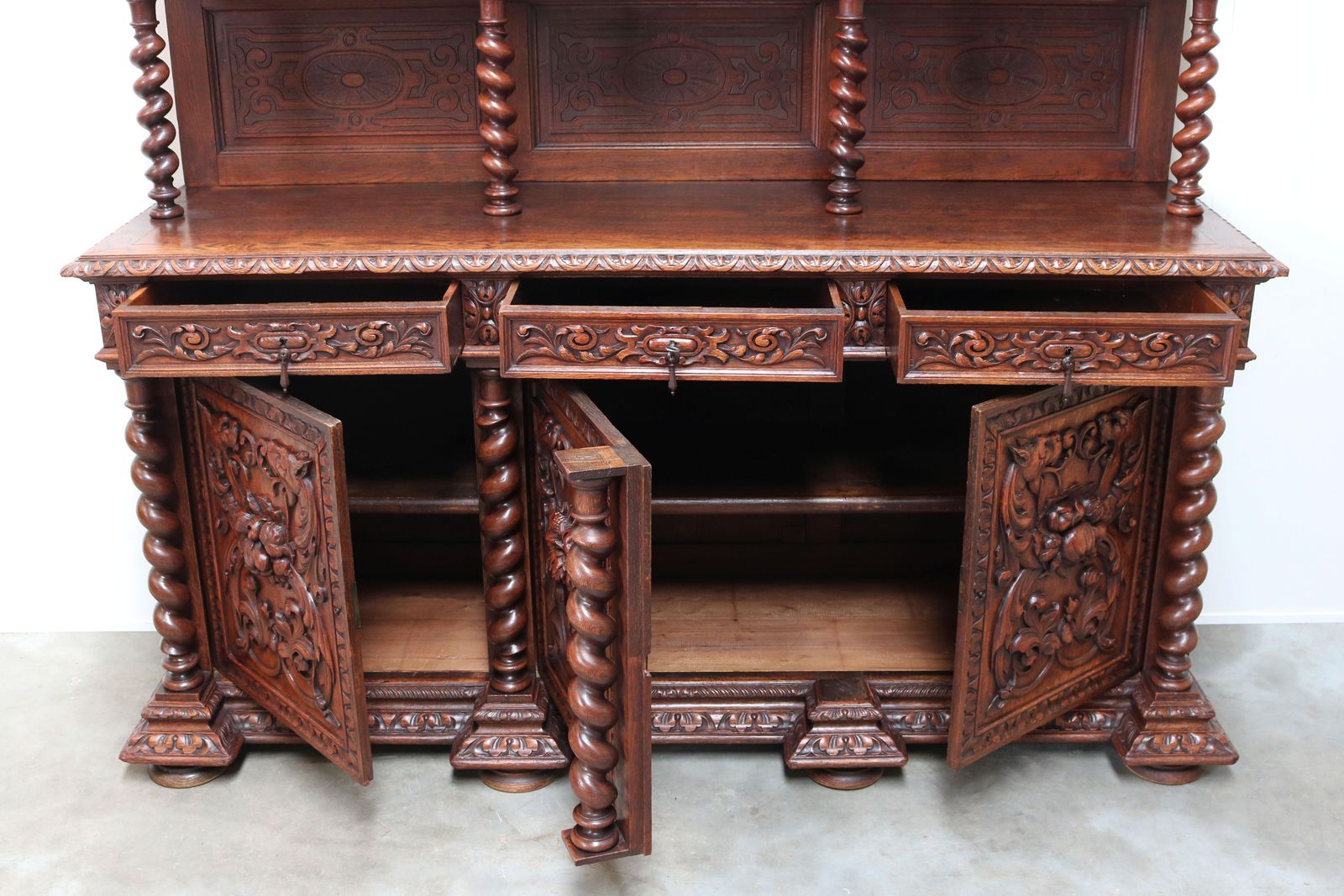 photo vinterior Antique French 19th Century Renaissance Revival Barley Twist Sideboard Oak Hunt