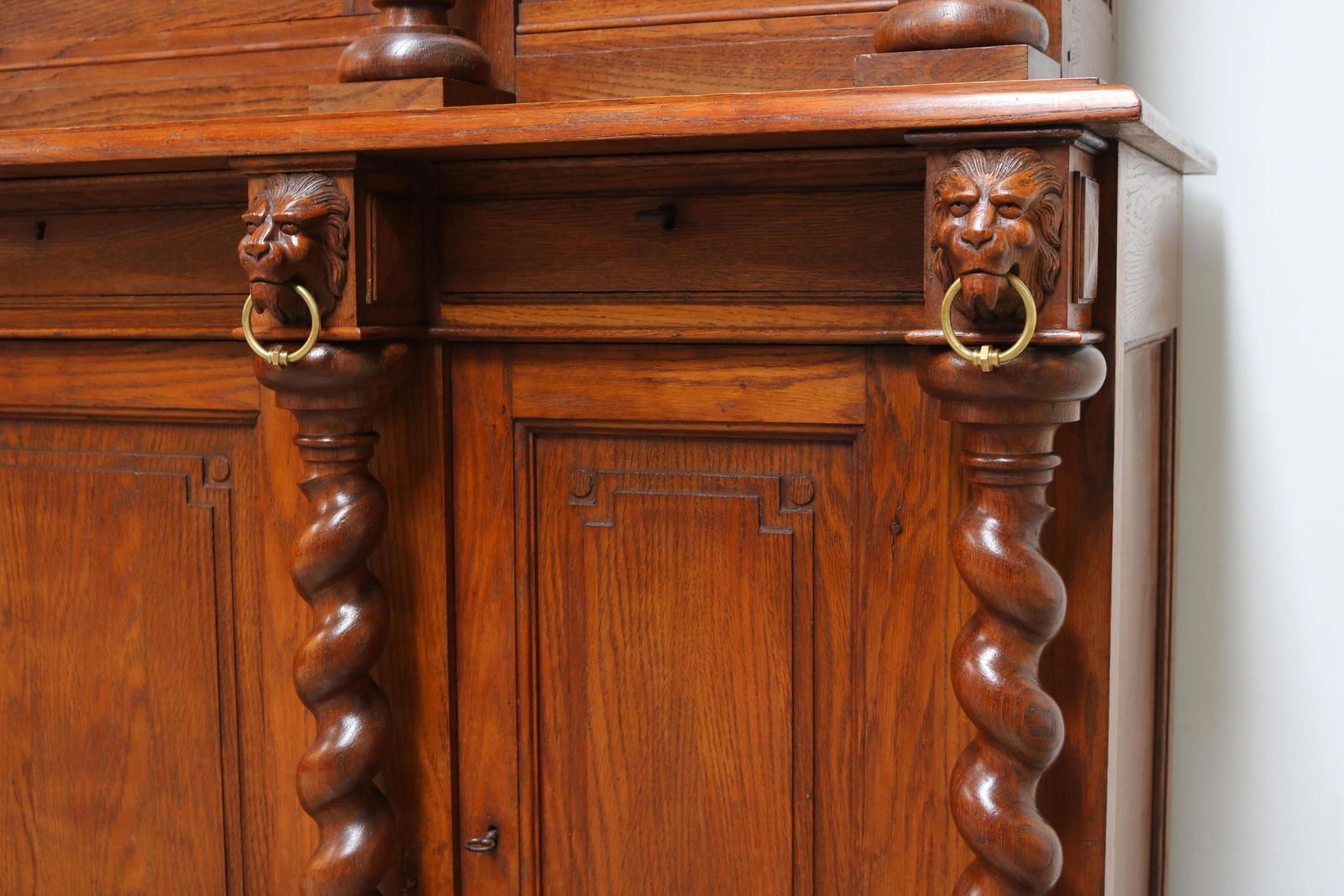Grote Antieke Franse Renaissance Boekenkast, 19e Eeuw, Gedraaide Eiken Kolommen photo buy