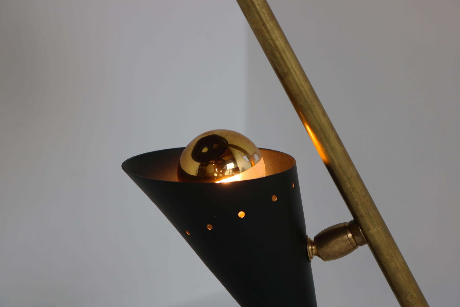 Vintage Design Italian ''Z'' Shaped Desk Lamp Attributed To Stilnovo 1950 Table photo vinterior