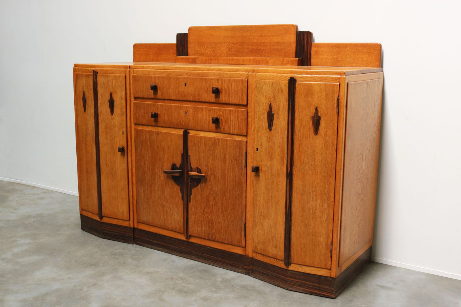 Nederlands Art Deco Amsterdam School Dressoir Van Massief Europees Eiken, 1910 photo Meubels
