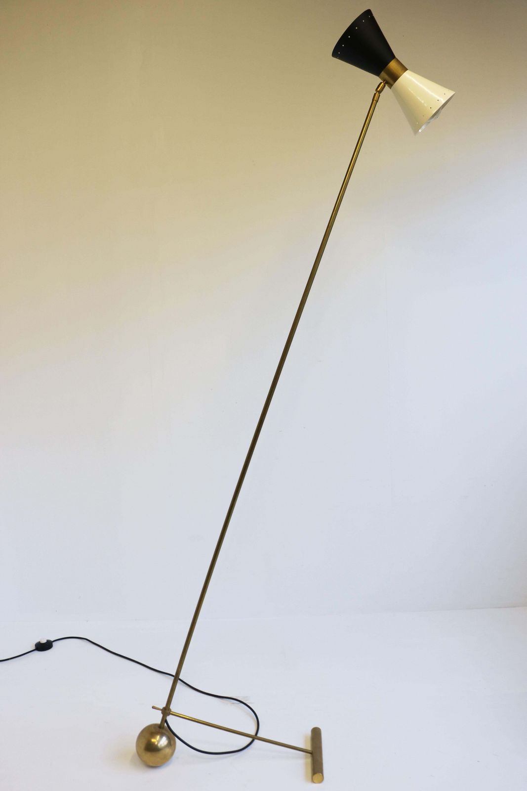 Minimalistische Italiaanse Vloerlamp In Stilnovo Stijl, Jaren 1950, Messing, Mid Century Design photo furniture