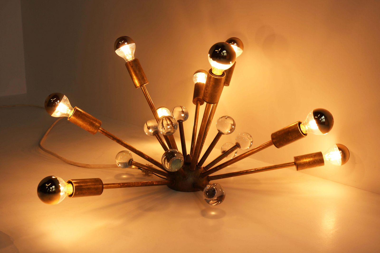 Italiaanse Mid Century Sputnik Stilnovo Murano Messing Wandlampen photo vinterior