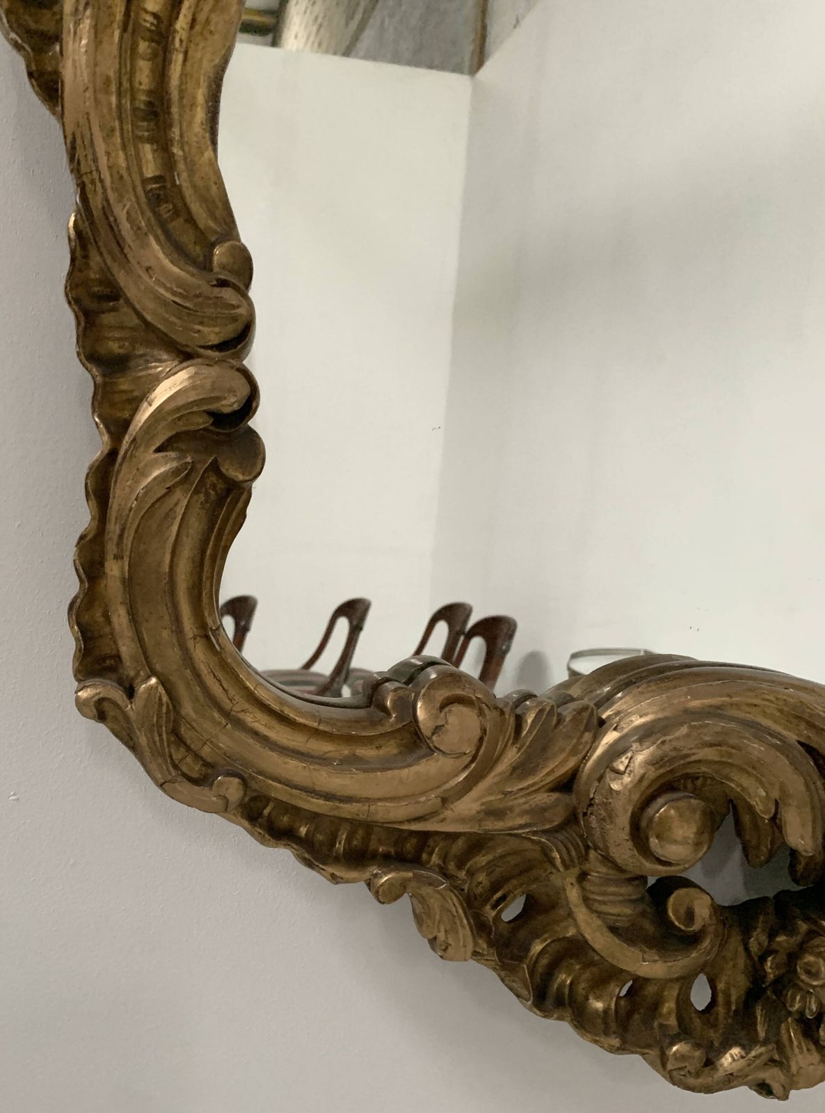 2120.325 Louis XV Mirror In Carved Gilded Wood, Late 18th Century photo