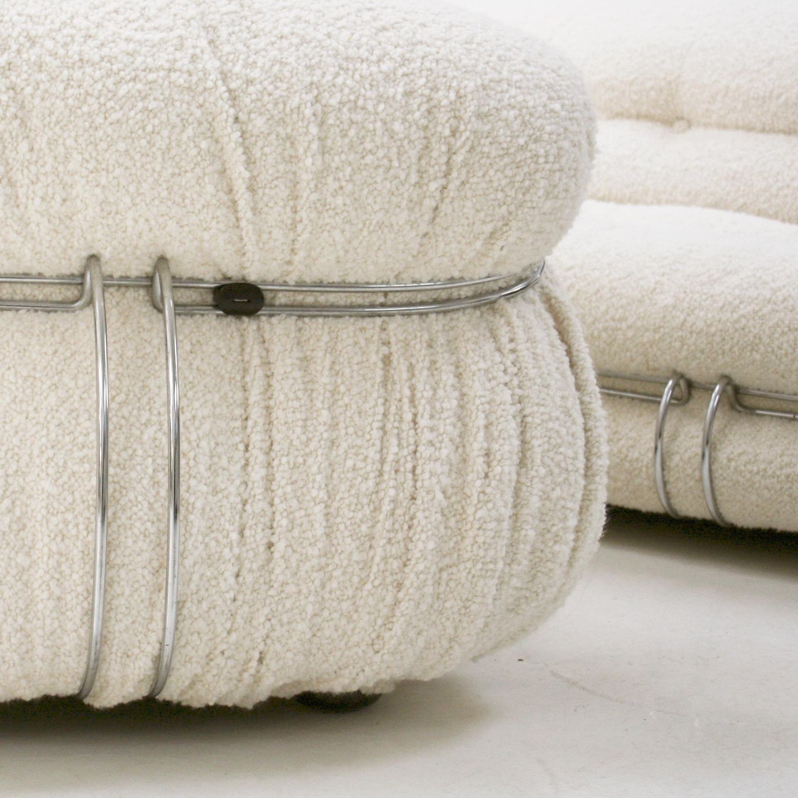 Mid Century Modern Tobia Scarpa White Bouclé Wool Soriana Italian Sofa, 1960s photo vinterior