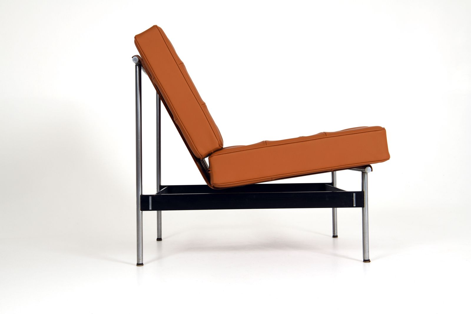 'F416' Easy Chair   Kho Liang Ie photo Furniture