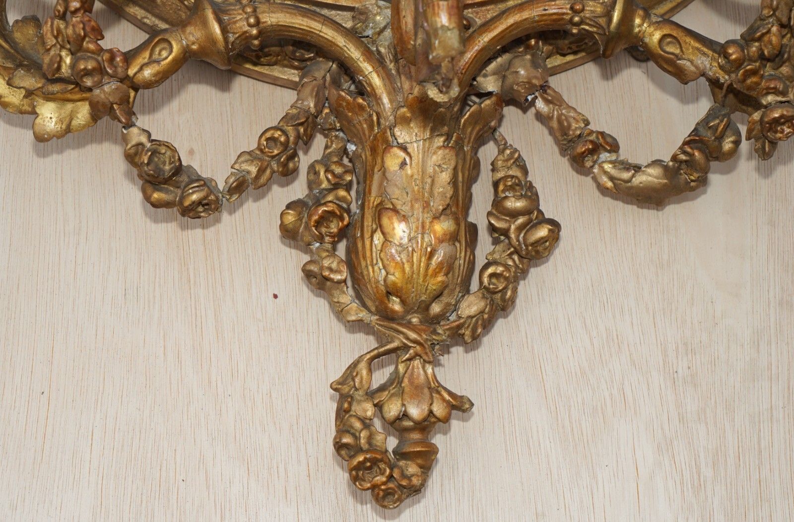 photo vintage Original Circa 1800 Gold Gilt Frame Girandole Mirror Carved Cherub Putti Angel