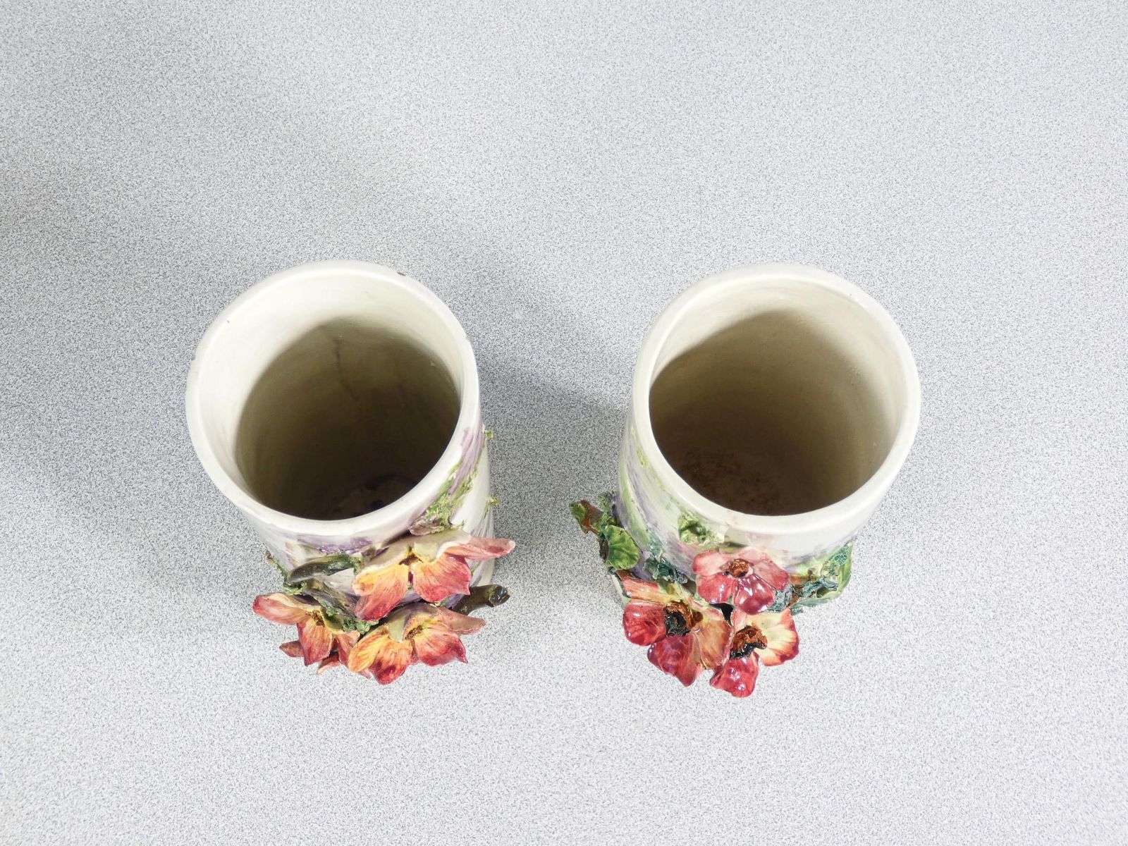 photo vinterior Pair Of Barbotine Ceramic Vases, Decorated With Flowers And Leaves. France, 1930s