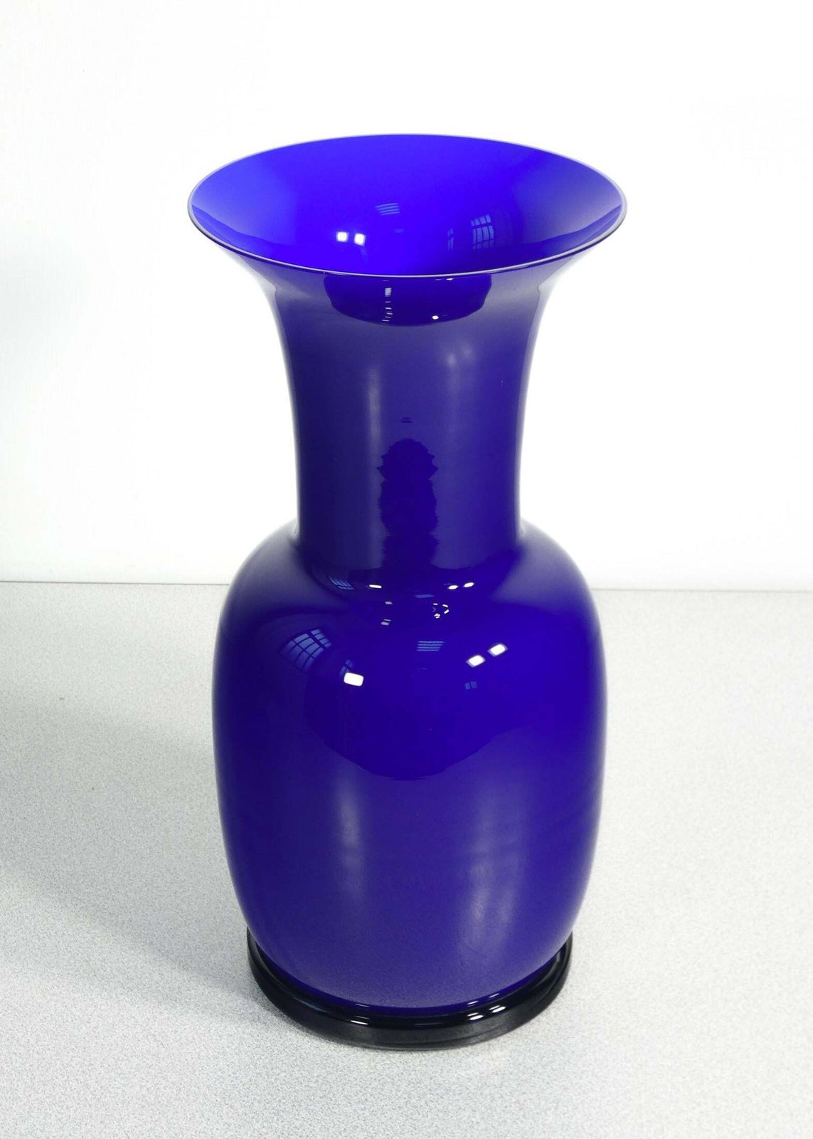 Incamiciato Vase Mod. 3314, Signed Venini Italia, Design By Tomaso Buzzi. 1982 photo Home Decor