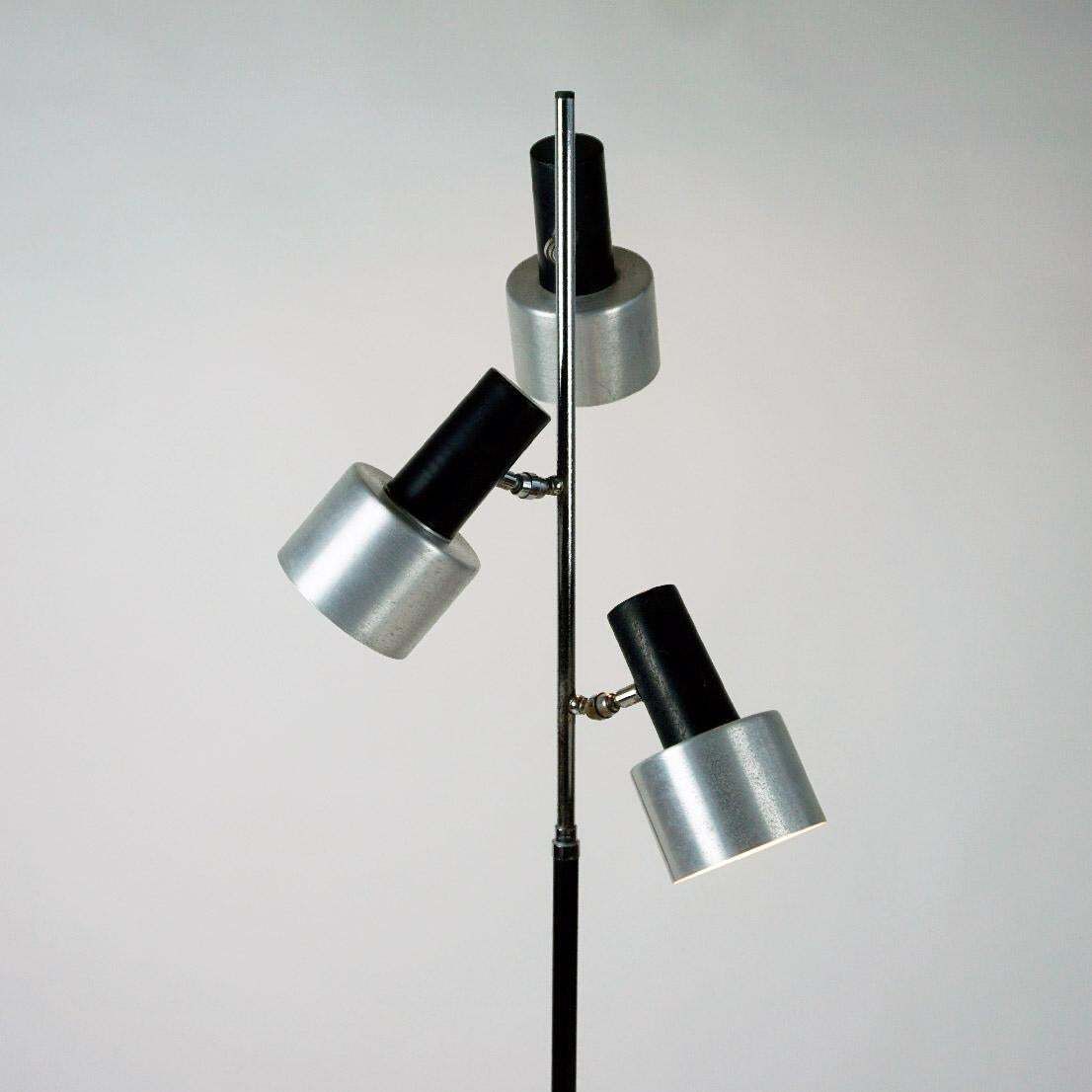 Italian Space Age Aluminum And Black Lacquered Metall Spot Floor Lamp photo 614.0
