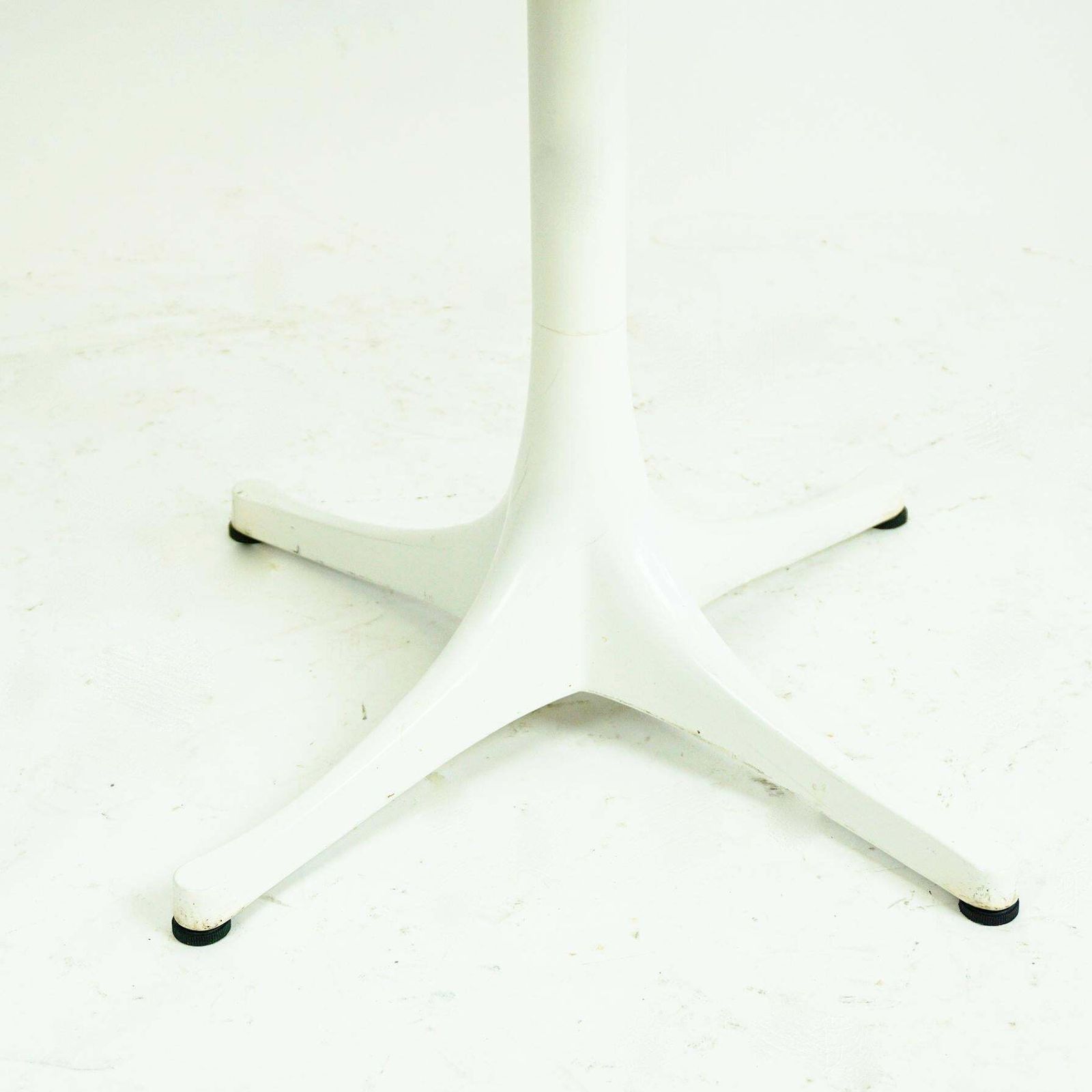 White Pedestal Coffee Side Table By George Nelson For Herman Miller, USA, 1960s photo vinterior