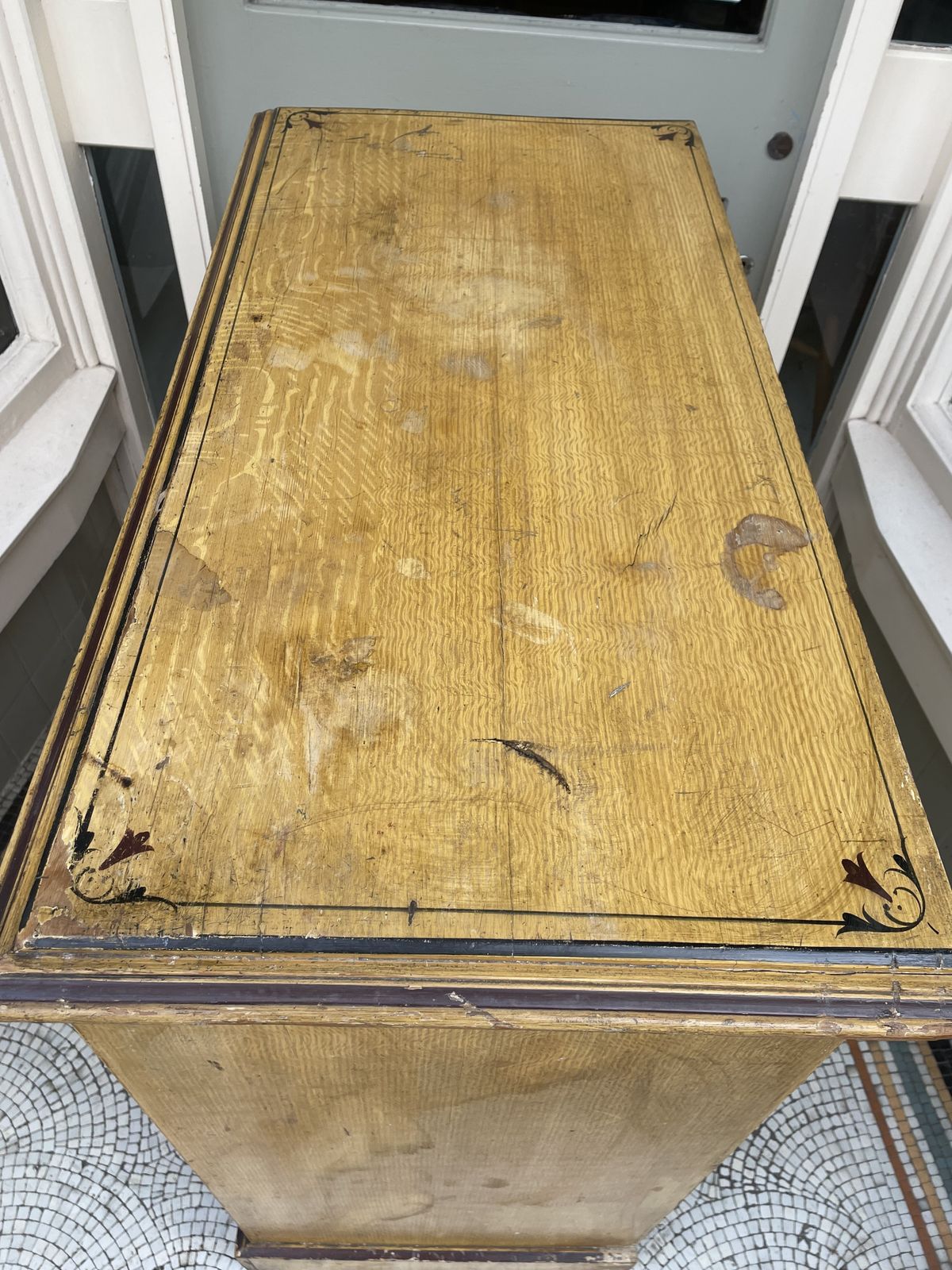 photo vinterior Victorian Pine Faux Wood Painted Chest Of Drawers