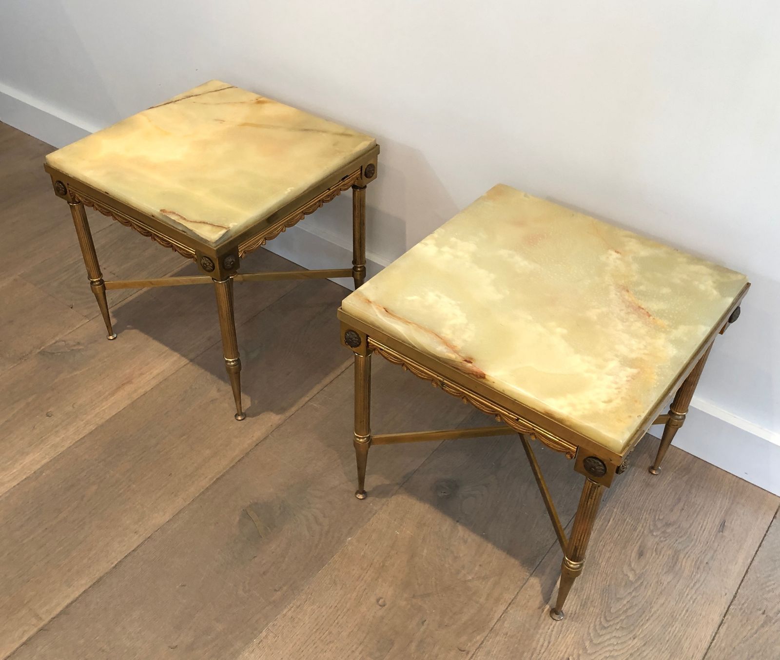 photo vinterior Pair Of Neoclassical Style Square End Tables In Brass And Onyx Top In The Style Of Maison Jansen