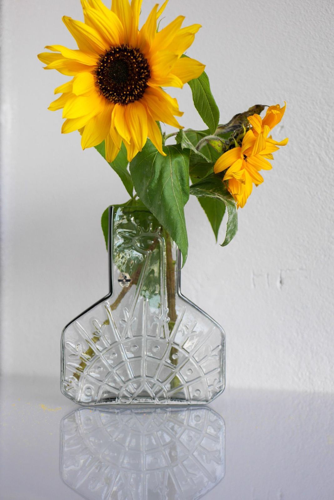 Mid Century Scandinavian Modern Art Glass Vase By Wiktor Berndt For Flygsfors photo for sale