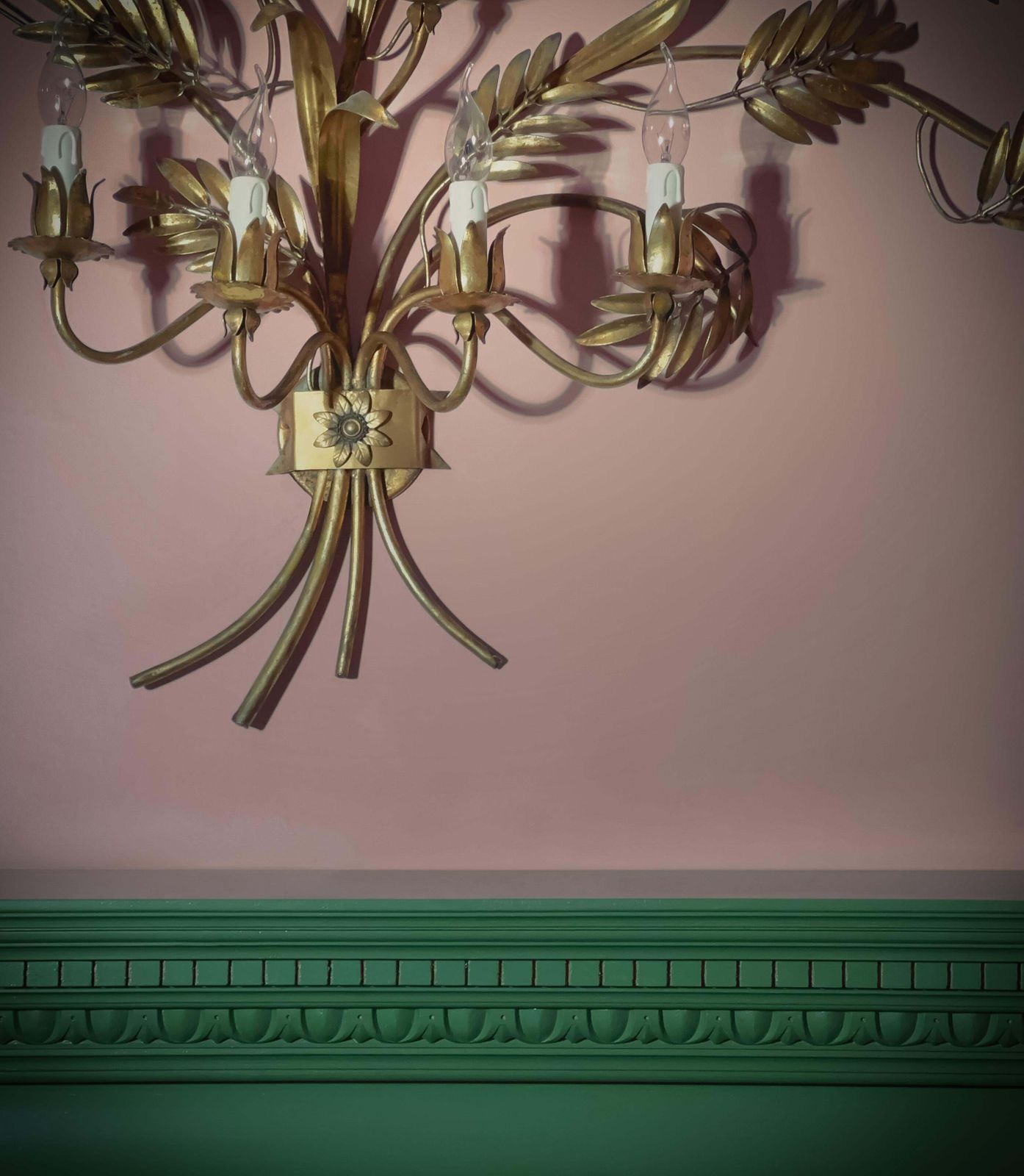 Hollywood Regency Toleware Wall Sconce Gold Metal Wheatsheaf C.1960s Italy photo vinterior