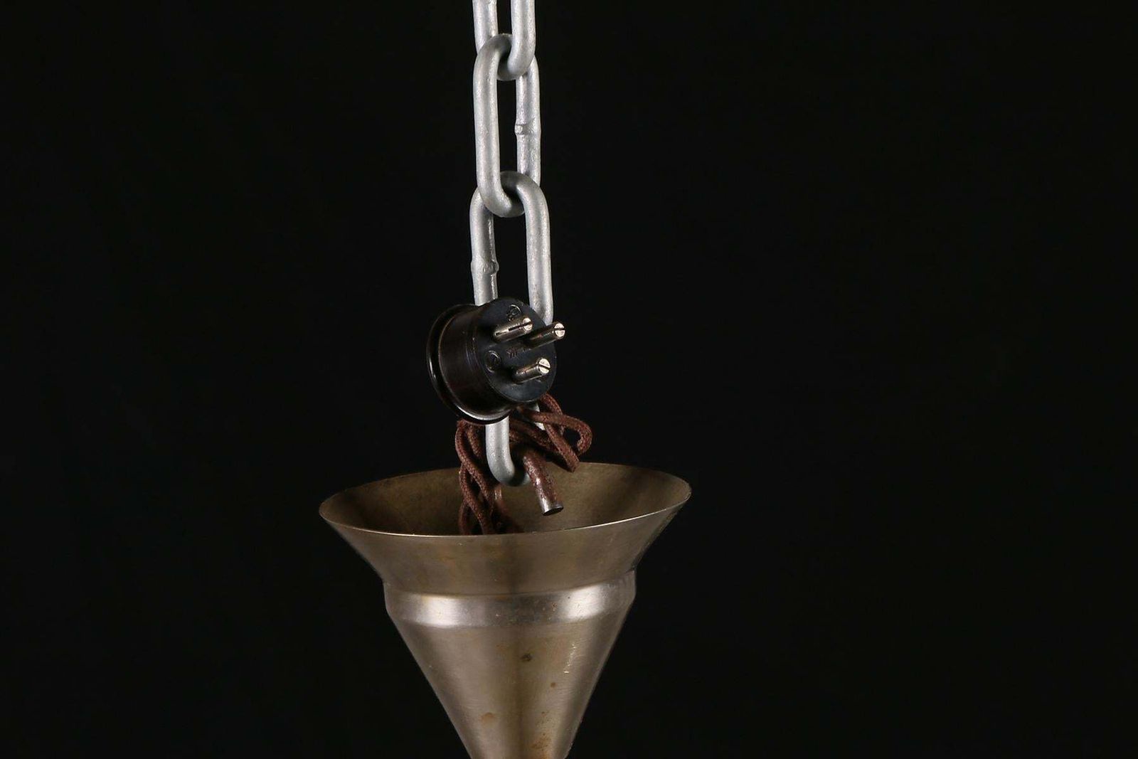 Art Deco Kroonluchter Met Gele Glazen photo Verlichting