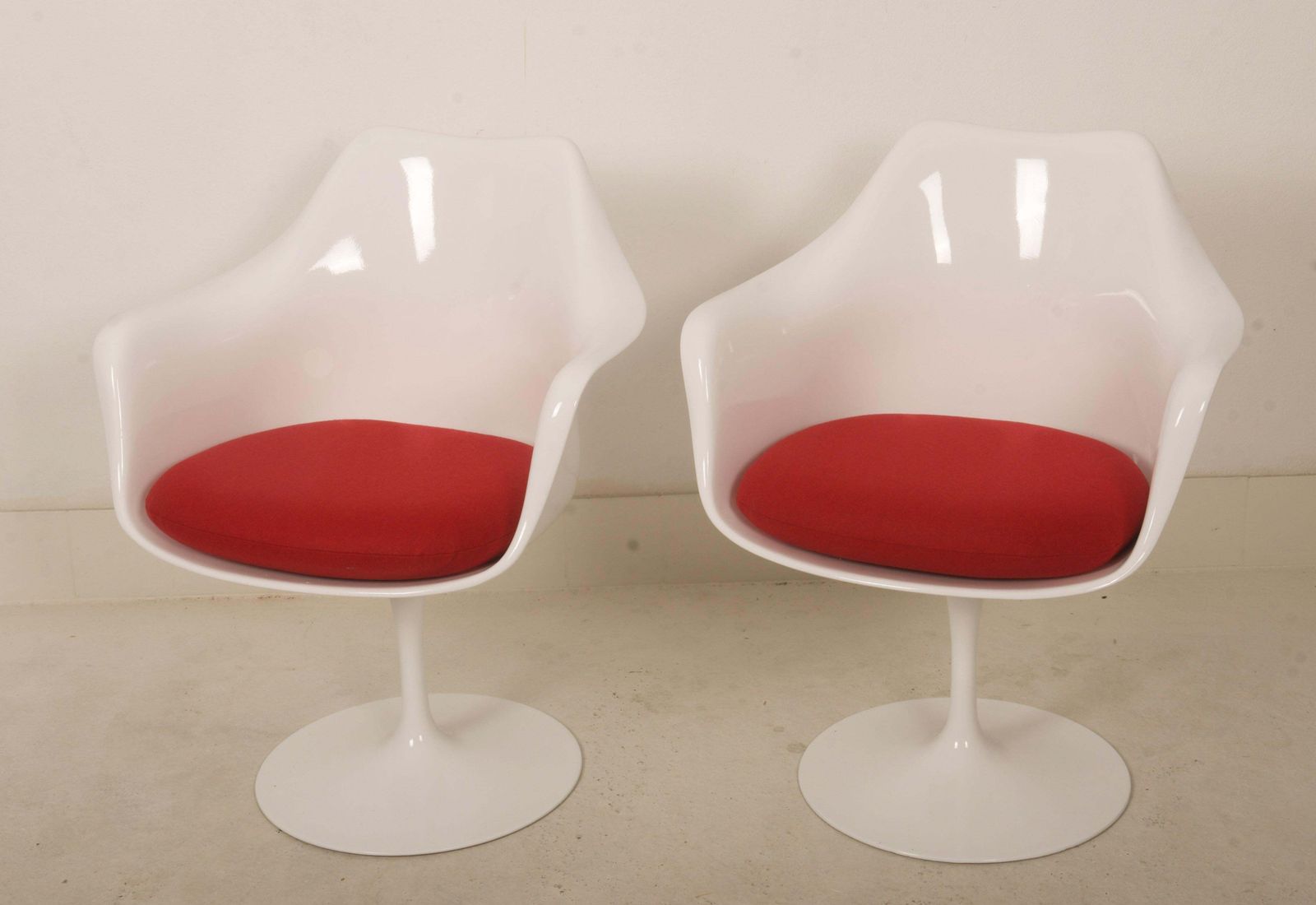 Set Of Two Eero Saarinen Model 151 Tulip Armchairs photo for sale