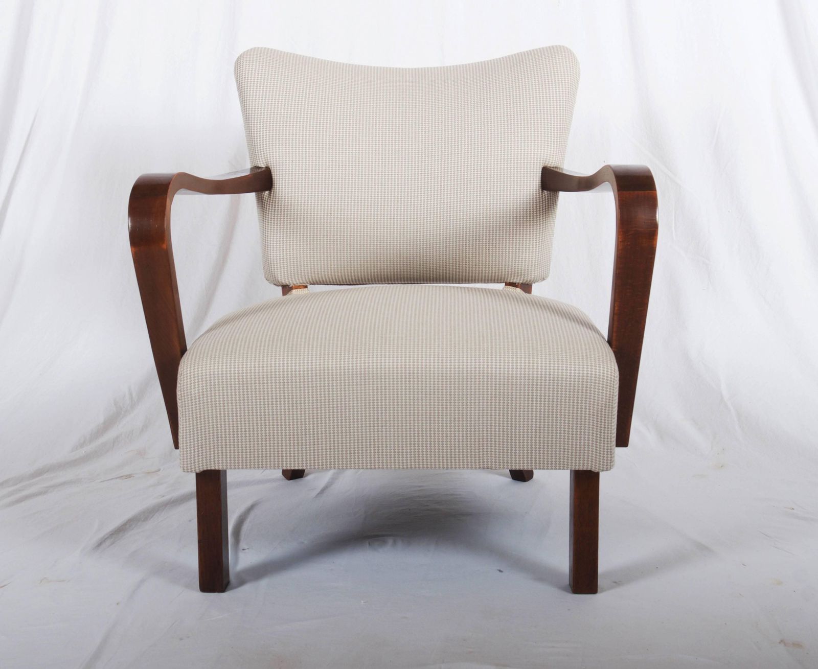 photo furniture Pair Of Jindrich Halabala H 237 Art Deco Armchairs