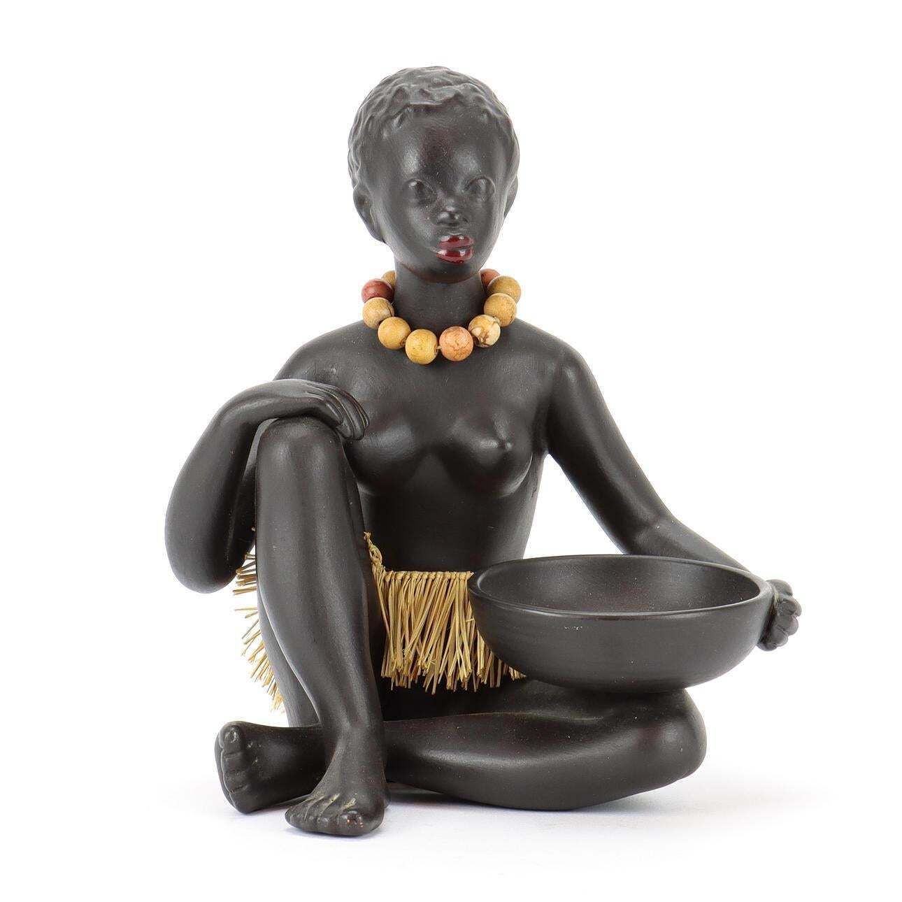 Seating African Woman Gmundner Keramik photo 355.0