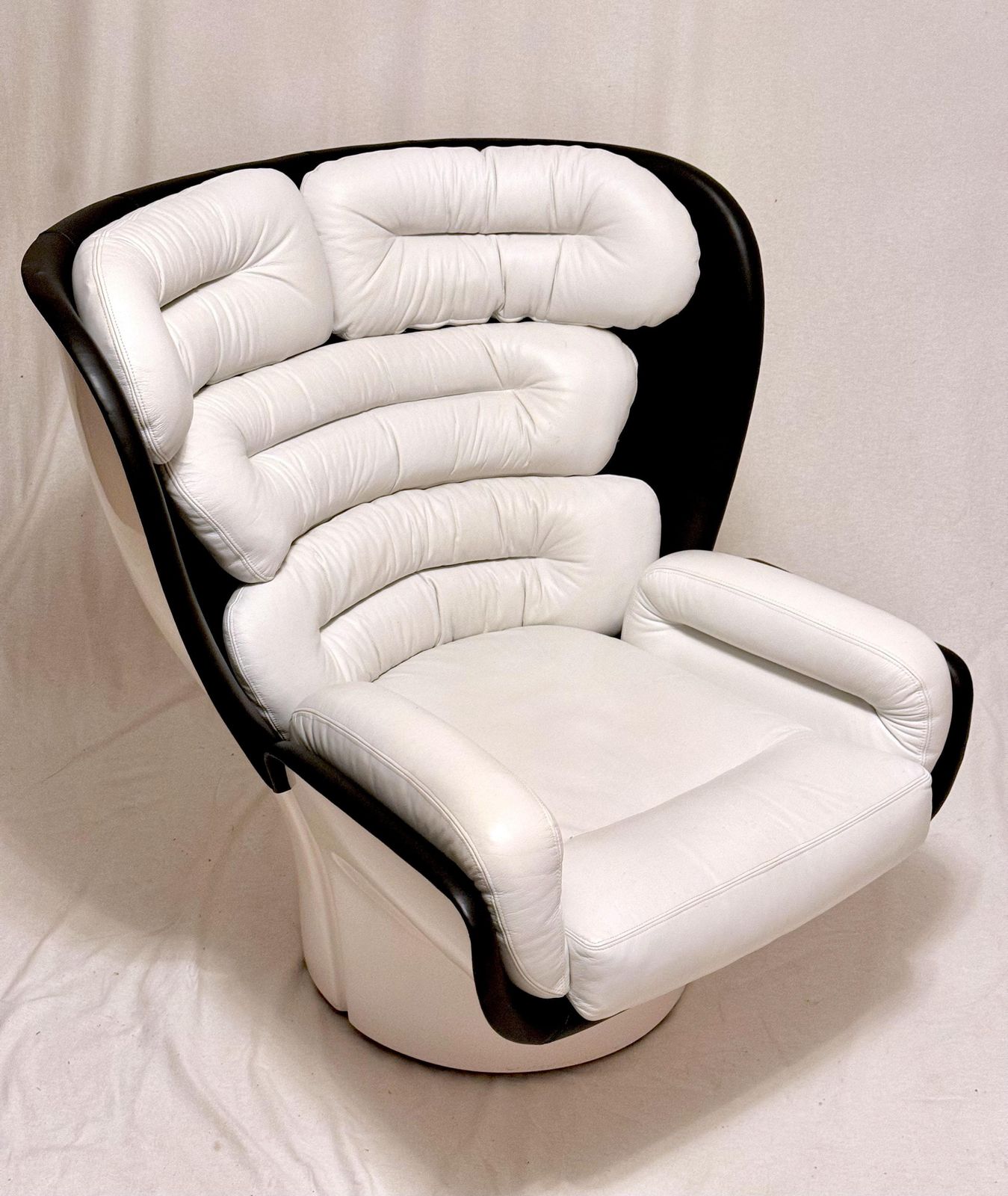 Joe Colombo Swivel "Elda" Leather Lounge Chair photo vinterior