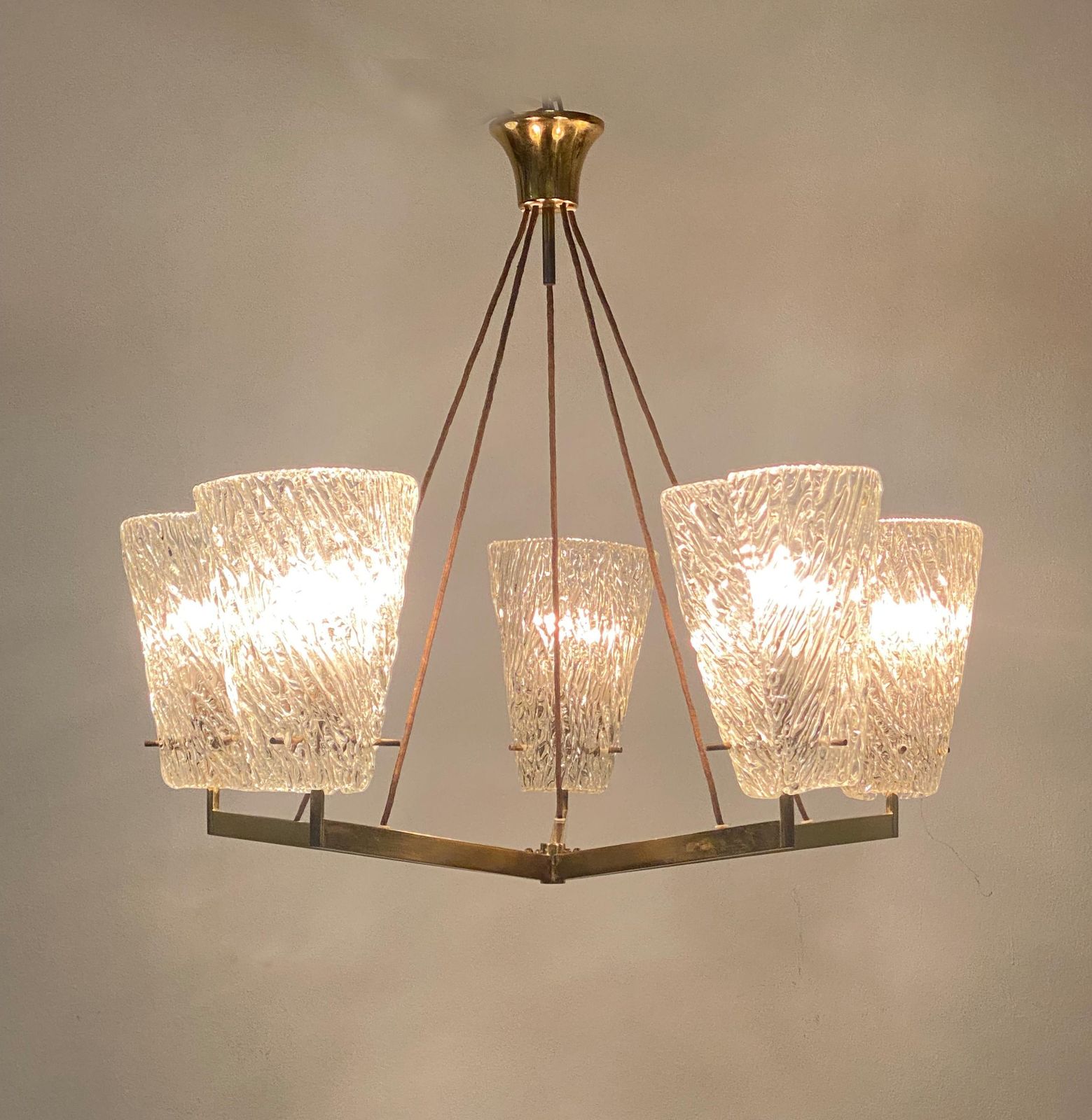 photo vintage Austrian Brass Chandelier With Textured Glass By J. T. Kalmar