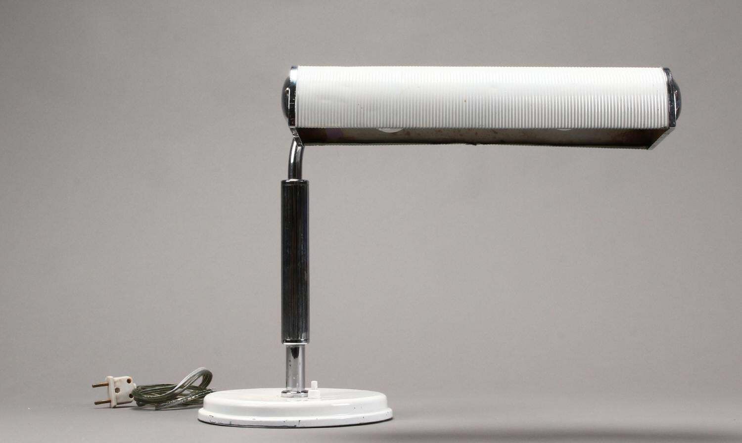 Eileen Gray Jumo Desk Lamp photo vinterior