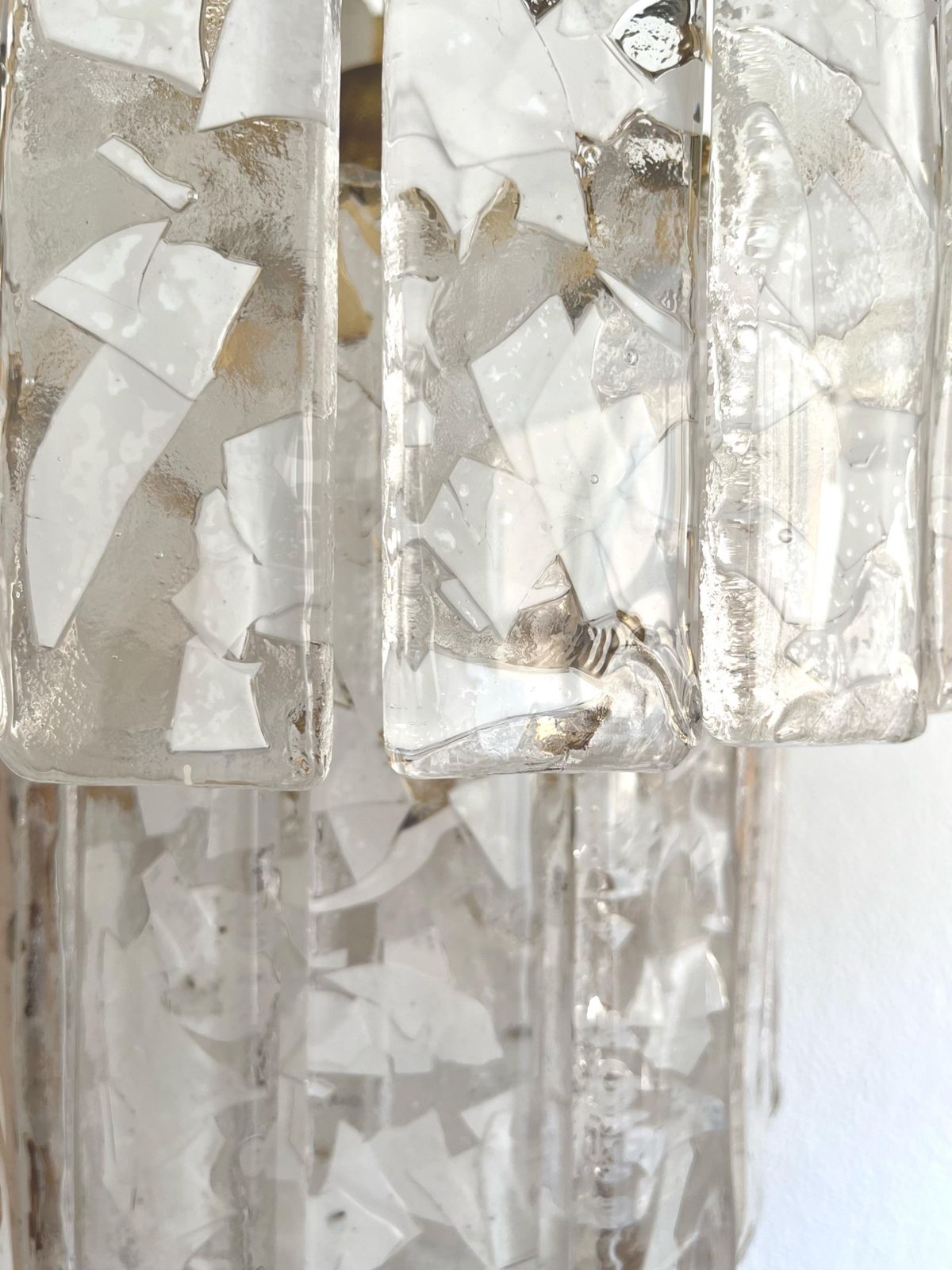 Italian Mid Century "Terrazzo" White Murano Glass Spiral Chandelier, 1980s photo vinterior