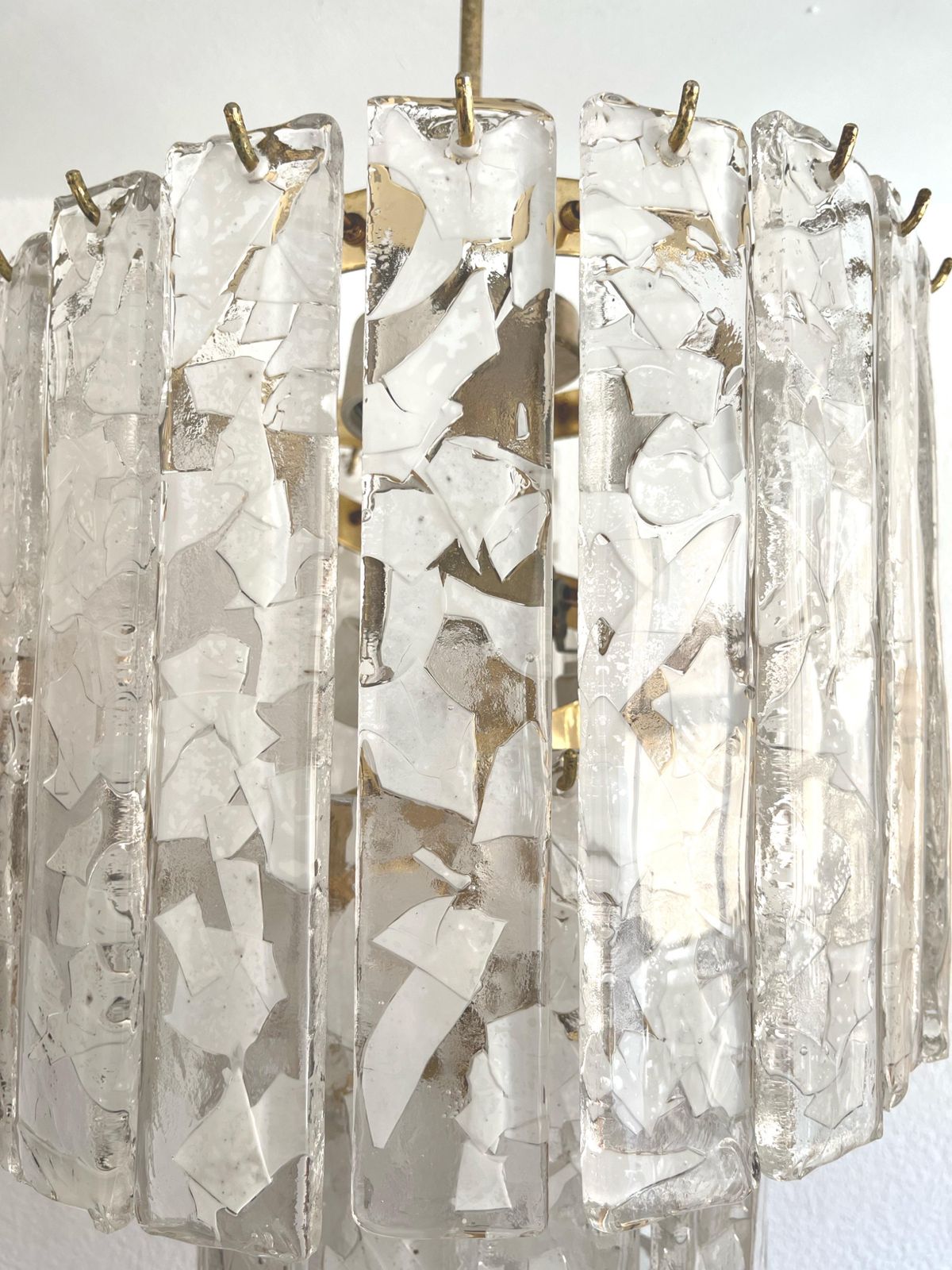 photo vinterior Italian Mid Century "Terrazzo" White Murano Glass Spiral Chandelier, 1980s