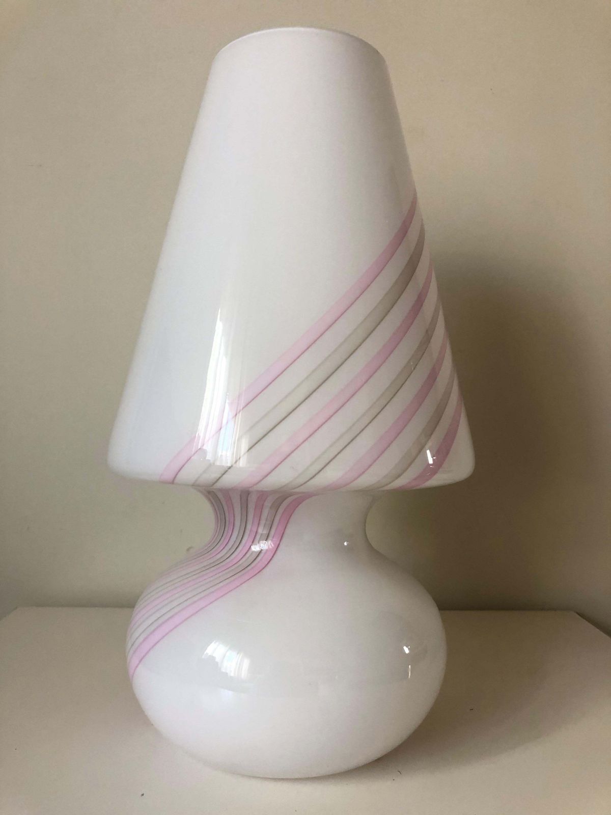 Italian Pair Of Midcentury White Barbie Pink Murano Italian Table Lamps, 1980s photo vintage