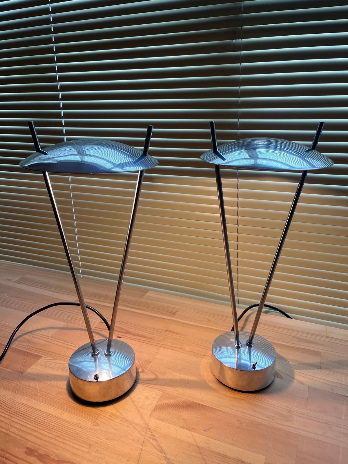 photo for sale Postmodern Pair Of Aluminium Table Lamps By Leonardo Marelli For Estiluz, 1980s