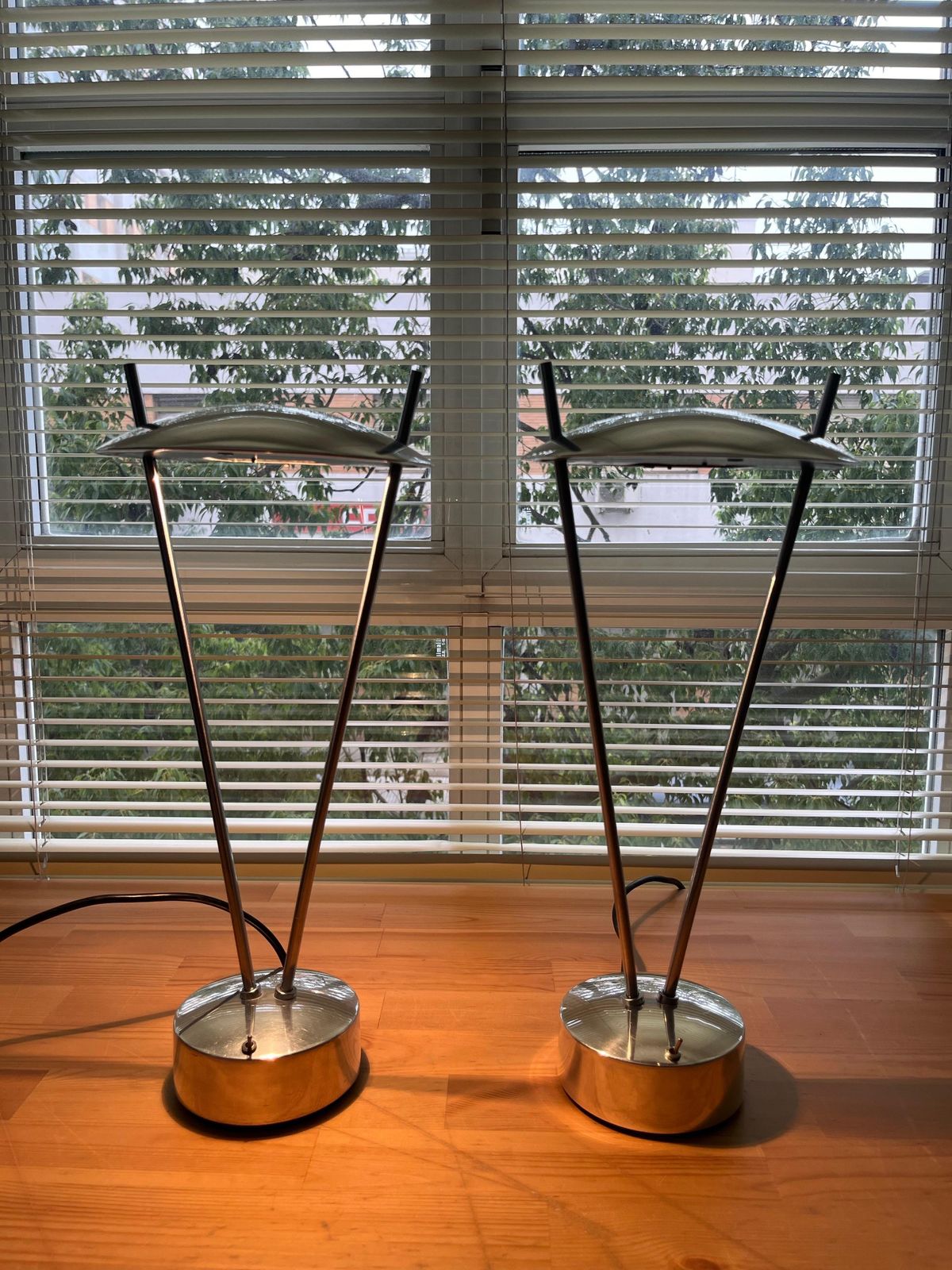 photo vintage Postmodern Pair Of Aluminium Table Lamps By Leonardo Marelli For Estiluz, 1980s
