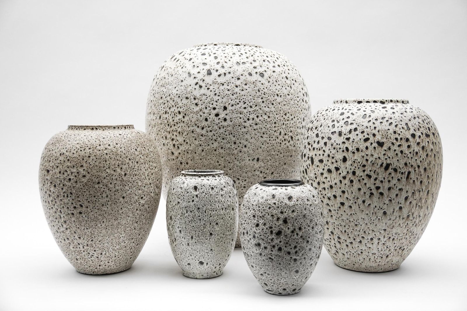 2208.0 A Set Of White Studio Ceramic Vases By Wilhelm & Elly Kuch, 1960s, Germany photo