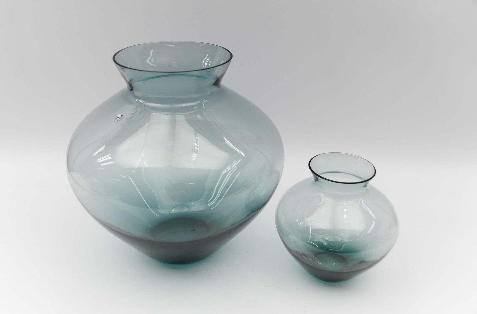 2er Set Herzvasen Turmalin Blau Von Wilhelm Wagenfeld Für Wmf, 1960er photo Home Decor