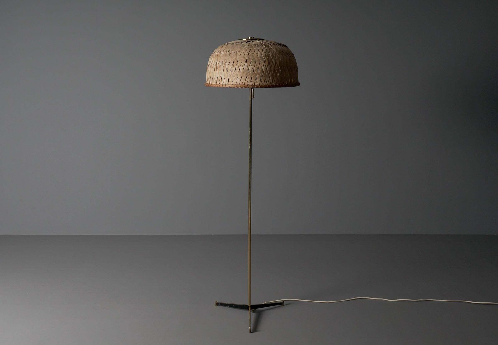 Tripod Floor Lamp In Brass And Wicker Shade, 1950s Italy photo Lighting