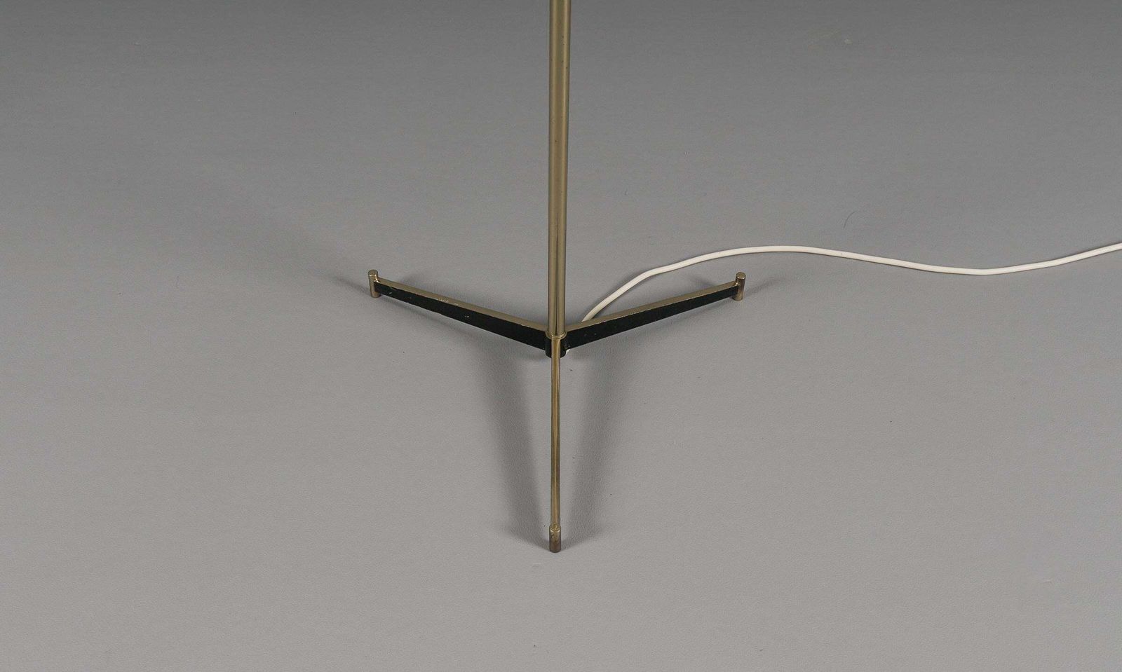 photo furniture Tripod Floor Lamp In Brass And Wicker Shade, 1950s Italy