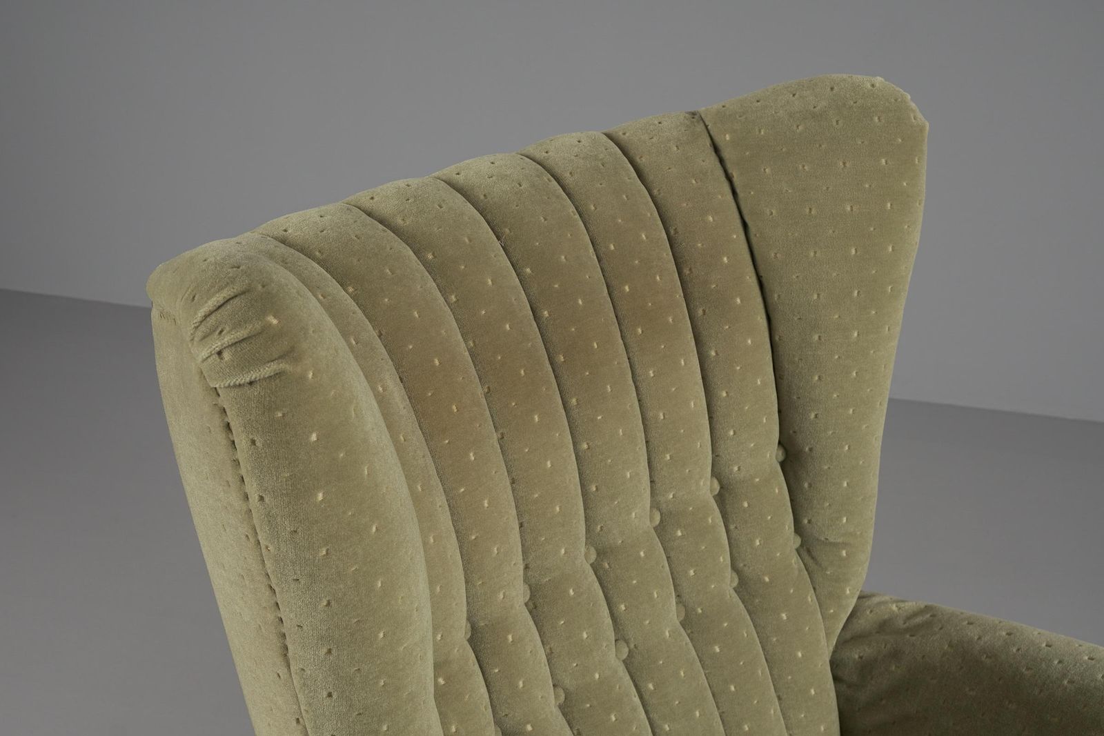 photo vinterior Large Green Italian Wood & Fabric Wingback Armchair, 1950s